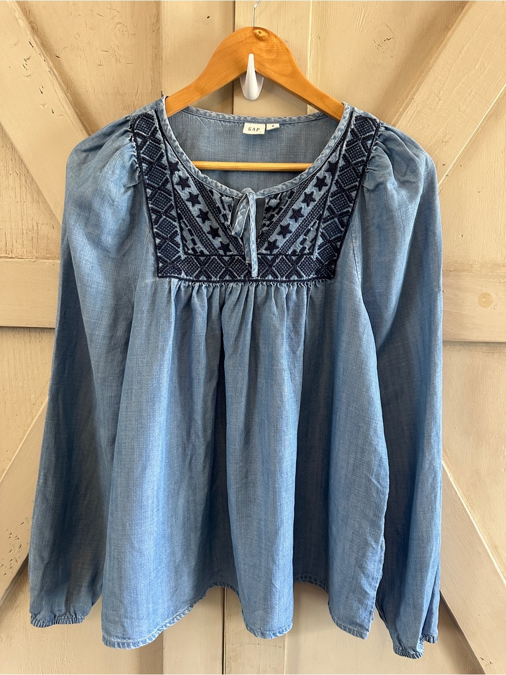 GAP Chambray Embroidered Peasant Blouse Medium Lyocell Boho Long Sleeve Top